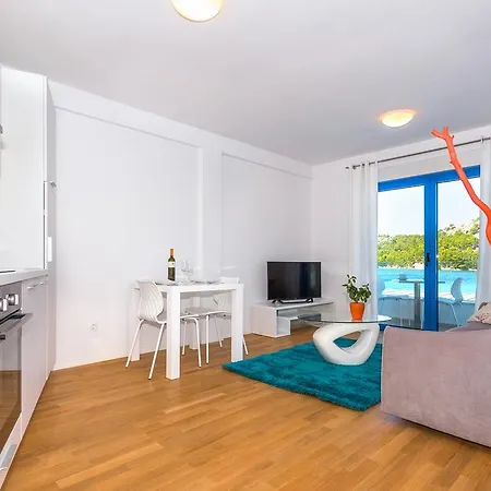 ゲストハウス & Shark ザボリッチ