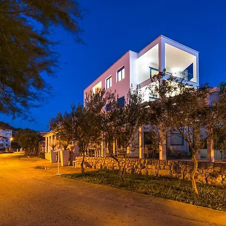 Affittacamere & Shark Zaboric