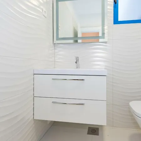 ゲストハウス & Shark