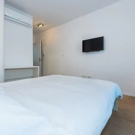 ゲストハウス & Shark 3*